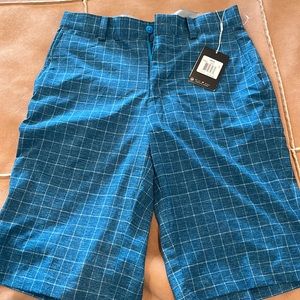 New with tag. Nike golf shorts. Mens 28 or boys Xlarge.